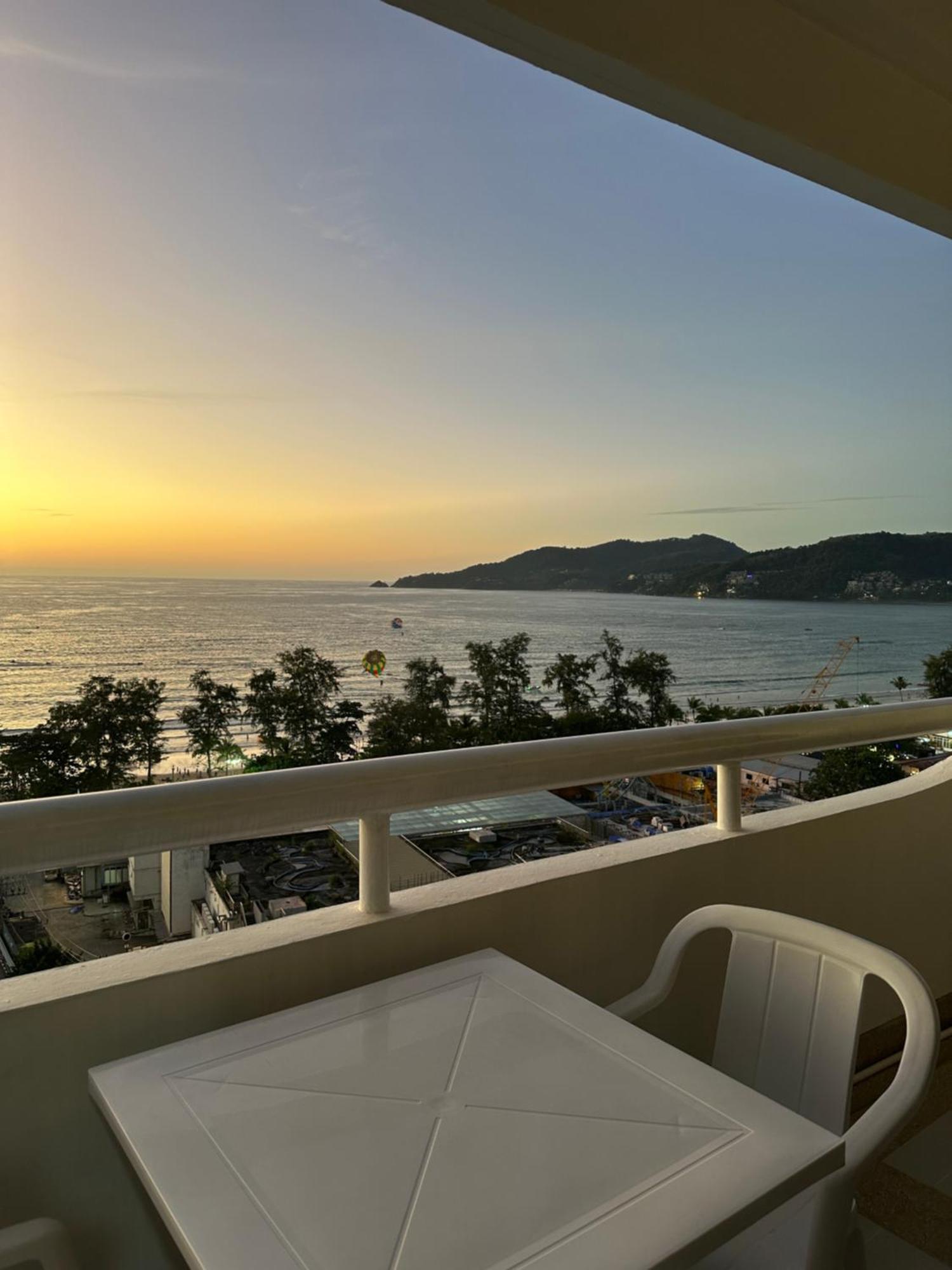 Tower Sea View Lägenhet Patong